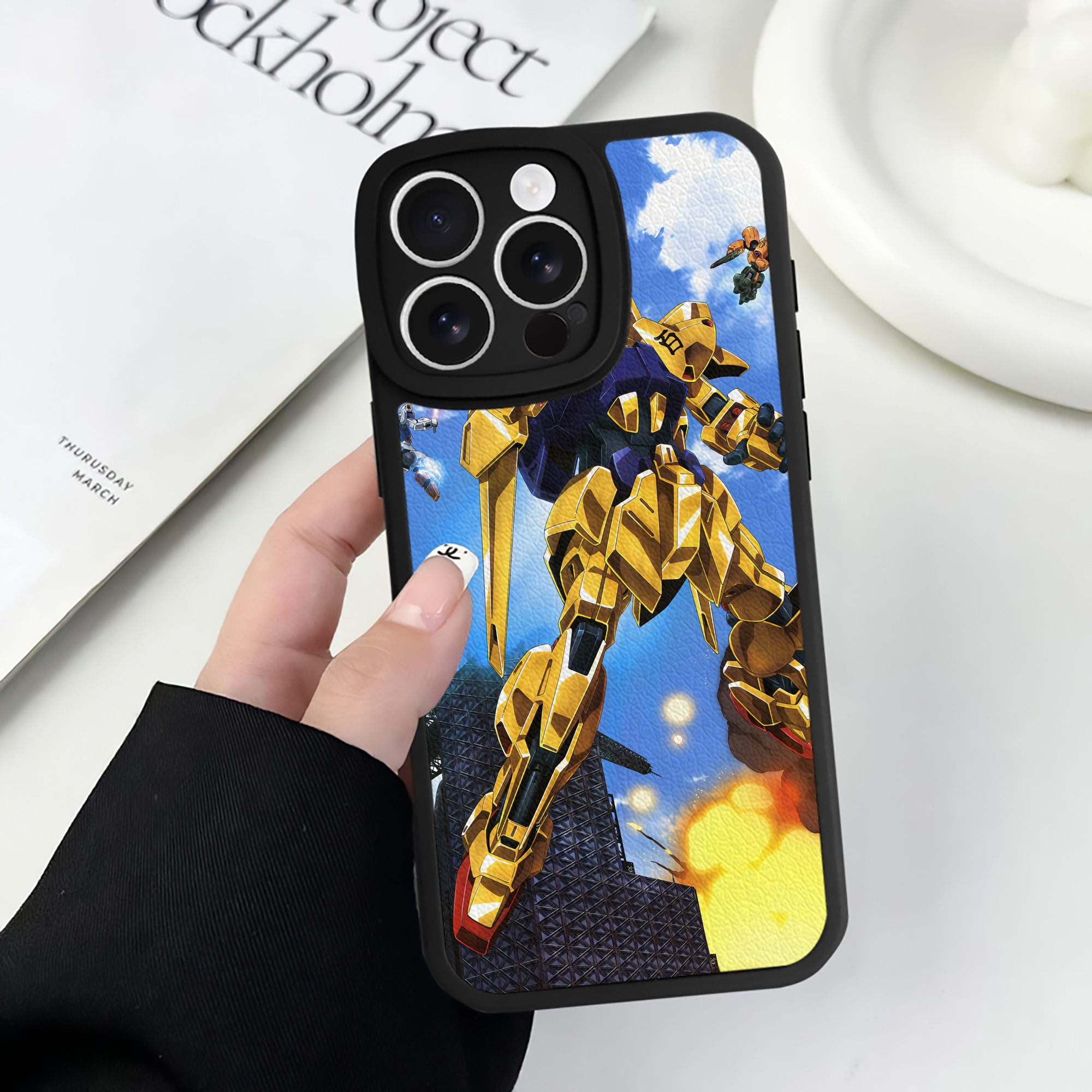 （画像用） 機動戦士ガンダム Mobile Suit Gundam 【iPhone 16シリーズ対応】シリコンスマホケース（レザー調） 材質：シリコン